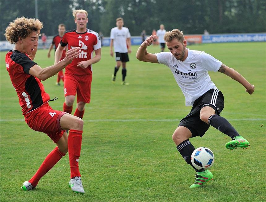 Oerterer trifft dreifach ins Schwarze Drehte den 0:1-Rückstand in eine 3:1-Führung für den TuS Haltern: Torjäger Stefan Oerterer (r.).