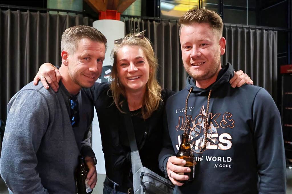 Drei Bands – Yellow Couch, Greñas und als Top-Act die Australische Band Mixed up everything – sorgten für Festivalstimmung im Gemeinschaftshaus Wulfen. Nach dreieinhalb Jahren Pause wurde nicht nur gefeiert, sondern auch nostalgisch an die legendären Bar61-Zeiten angeknüpft. 