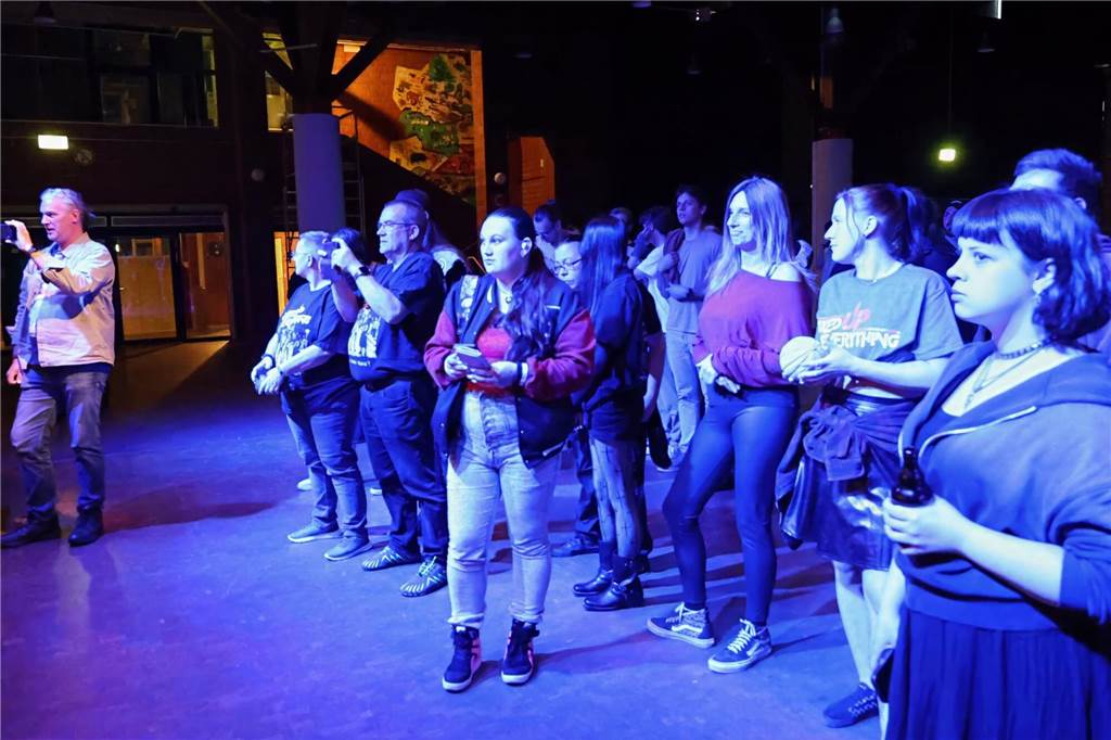 Drei Bands – Yellow Couch, Greñas und als Top-Act die Australische Band Mixed up everything – sorgten für Festivalstimmung im Gemeinschaftshaus Wulfen. Nach dreieinhalb Jahren Pause wurde nicht nur gefeiert, sondern auch nostalgisch an die legendären Bar61-Zeiten angeknüpft. 
