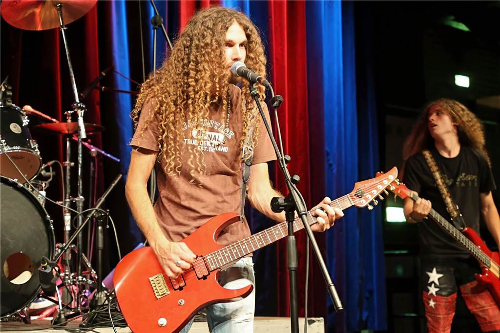 Drei Bands – Yellow Couch, Greñas und als Top-Act die Australische Band Mixed up everything – sorgten für Festivalstimmung im Gemeinschaftshaus Wulfen. Nach dreieinhalb Jahren Pause wurde nicht nur gefeiert, sondern auch nostalgisch an die legendären Bar61-Zeiten angeknüpft. 