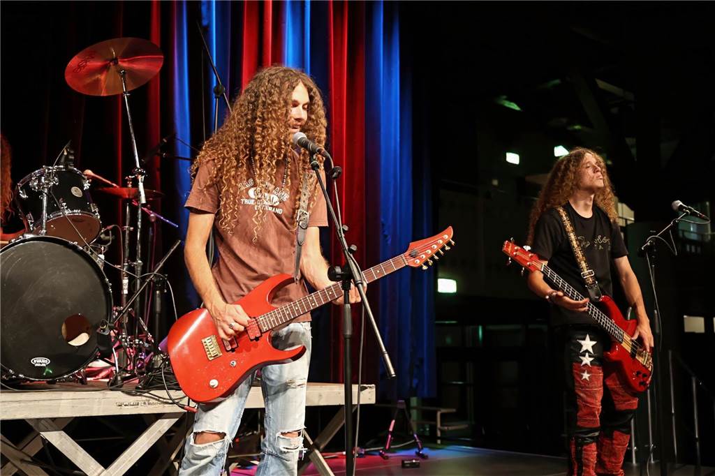 Drei Bands – Yellow Couch, Greñas und als Top-Act die Australische Band Mixed up everything – sorgten für Festivalstimmung im Gemeinschaftshaus Wulfen. Nach dreieinhalb Jahren Pause wurde nicht nur gefeiert, sondern auch nostalgisch an die legendären Bar61-Zeiten angeknüpft. 