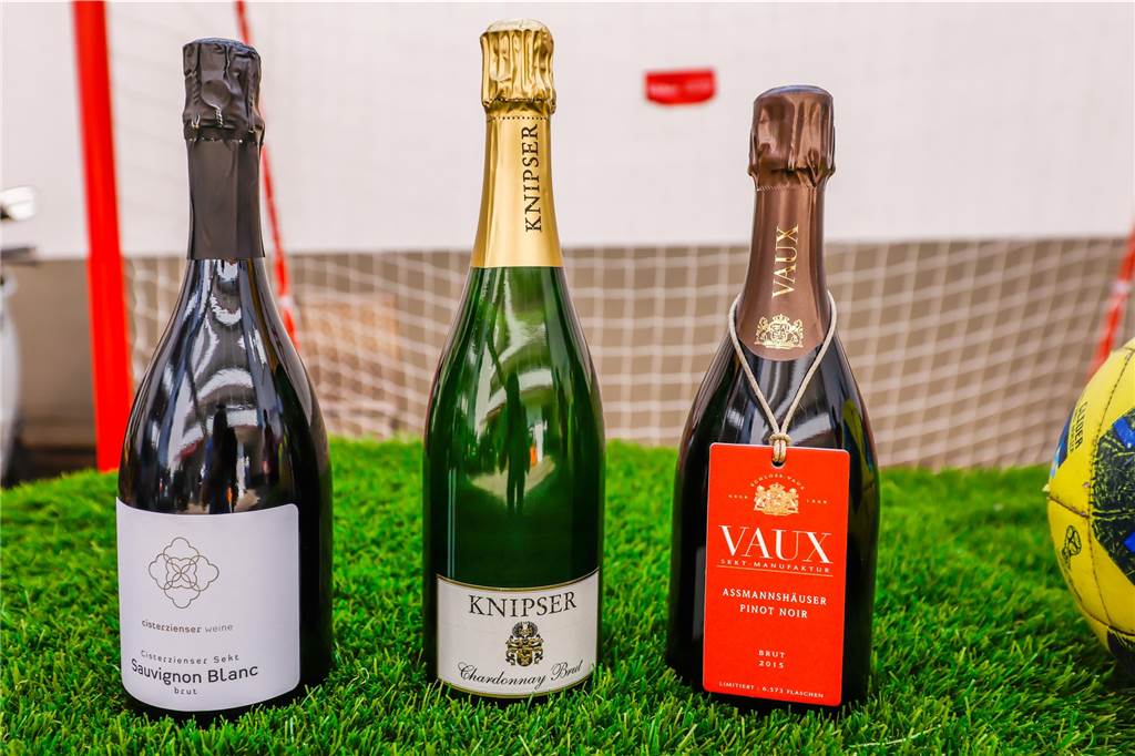 Deutschland gegen Frankreich: Wer knallt besser - Sekt oder Champagner? Drei deutsche Sekte: aus Rheinhessen, der Pfalz und dem Rheingau.