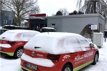 Drei feste Stellplätze gehören zum Dogewo-Servicebüro in der Albingerstraße. Dort wurde jetzt eine E-Ladesäule installiert.