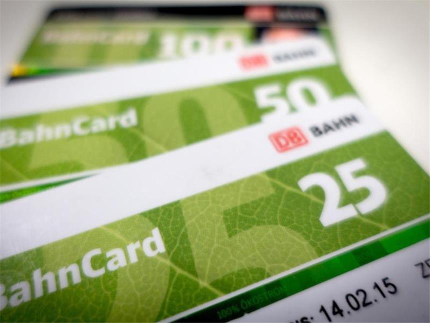 Bahn will mit neuer Bahncard wieder Fahrt gewinnen Drei-Monats-Bahncards sollen Kunden wieder in die Bahn locken. Foto: Kay Nietfeld