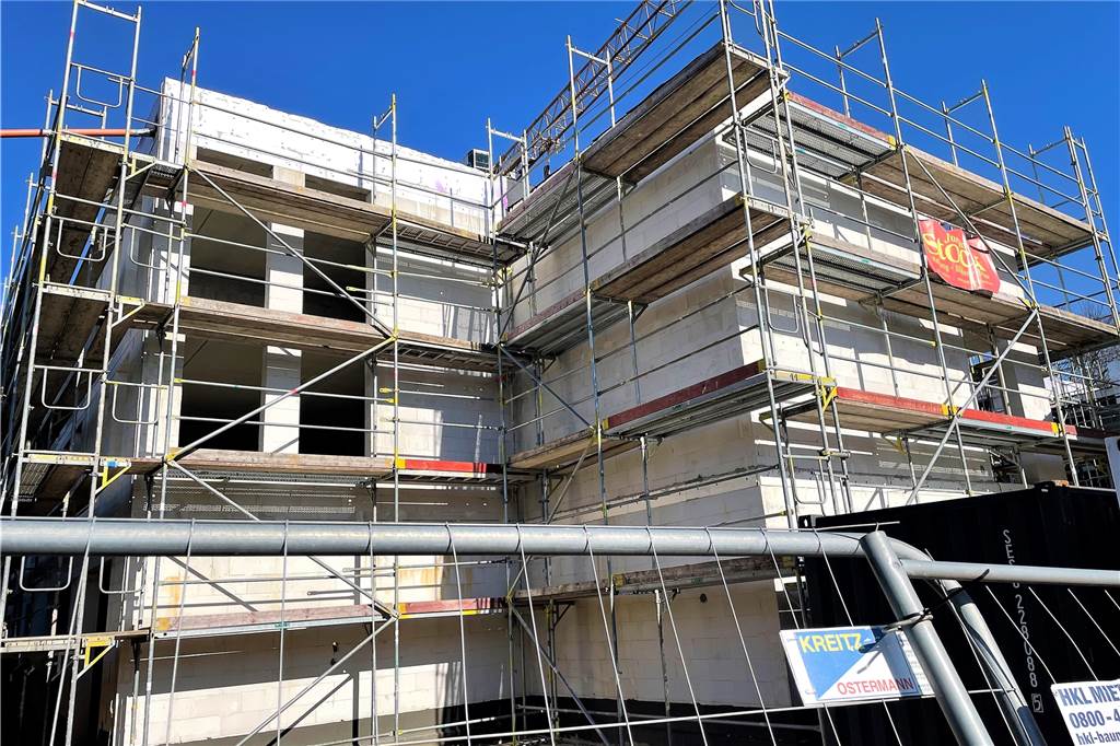 Neuer Wohnpark mit 36 Wohnungen: Einzugstermin soll im Herbst sein Drei Stadtvillen gehören zum Wohnpark. Die seniorengerechten Wohnungen eignen sich für Paare und Singles gleichermaßen.