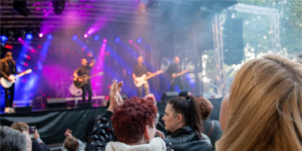 Festival-Finale: Seven Cent ließ in Castrop-Rauxel sichtbar die Bühne beben Drei Stunden lang riss Seven Cent sein Publikum beim "Eriner Beben" im Stadion an der Karlstraße mit.