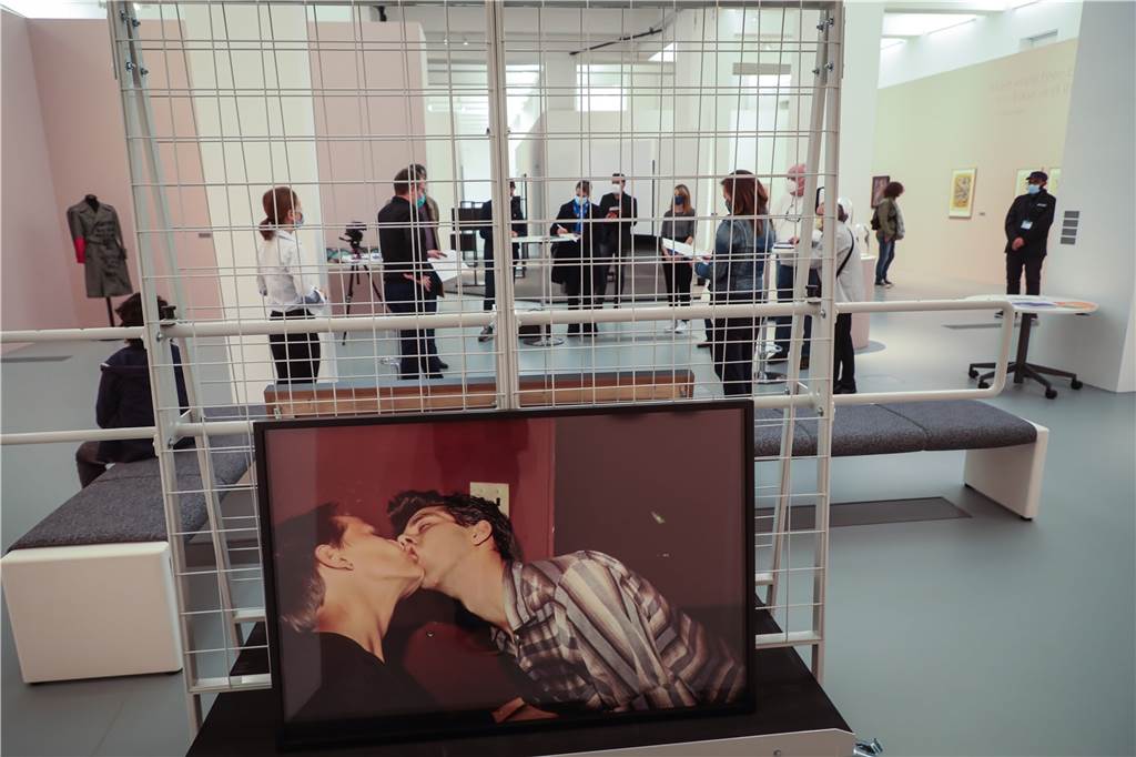 Gute Freunde leisten seit 60 Jahren Hilfe für moderne Kunst in Dortmund Drei Werke der Fotografin Nan Goldin wurden mit Hilfe des Freunde-Vereins neu angeschafft.