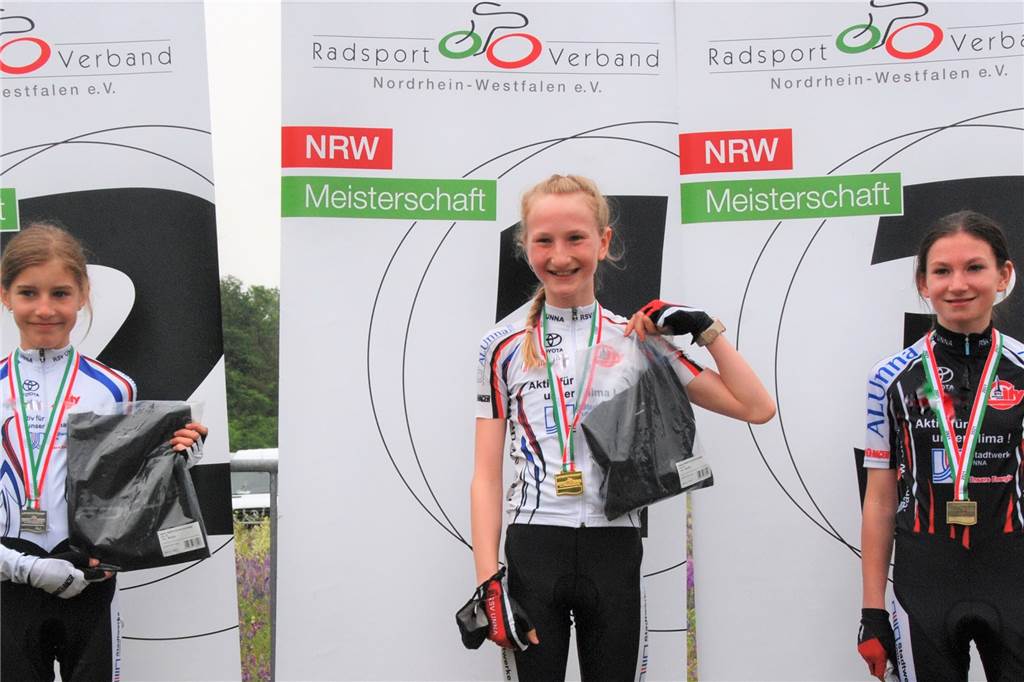 Sieger bei den Junioren und in der Männerklasse: Erste NRW-Titel für den RSV Unna Dreifach-Erfolg für den RSV Unna: Josefine Wendel (M.) gewann in der U13-Klasse vor Nuria Müller (l.) und Mathilde Adden.