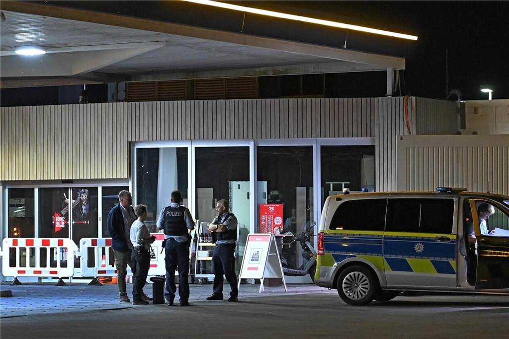 Kriminalitäts-Rückblick: Messerattacken, Bombendrohungen und Amokalarm Dreimal in kurzer Zeit ist die Tankstelle an der Gahlener Straße in Dorsten überfallen worden.