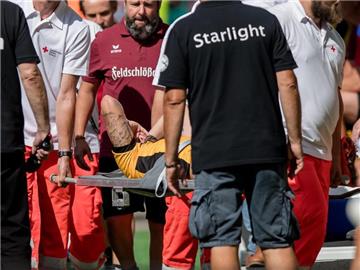 Dresdens Pascal Testroet erlitt im Auftaktspiel gegen Duisburg einen Kreuzbandriss. Foto: Thomas Eisenhuth