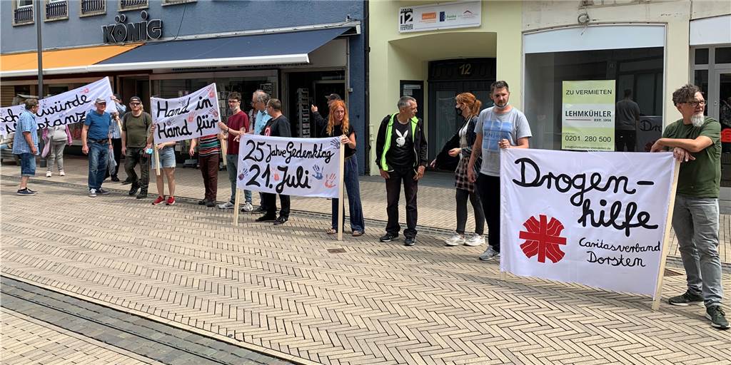 Dorsten: Freunde und Angehörige gehen für acht Drogenopfer auf die Straße (mit Video) Menschenkette auf der Essener Straße