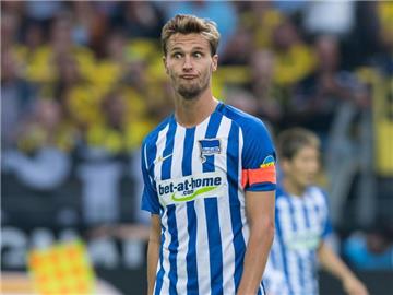Droht gegen Schalke auszufallen: Hertha-Verteidiger Sebastian Langkamp. Foto: Guido Kirchner