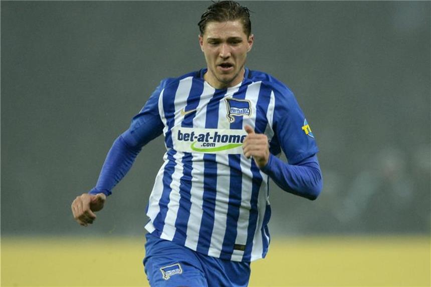 Herthas Stark droht mit Nasenbeinbruch Ausfall in Frankfurt Droht im Auswärtsspiel in Frankfurt auszufallen: Herthas Niklas Stark. Foto: Jan Kuppert