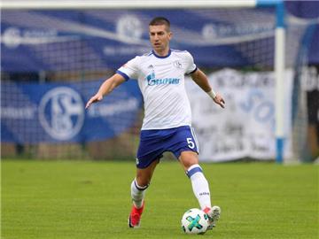 Droht Schalke 04 beim Gastspiel bei Hertha BSC auszufallen: Matija Nastasic. Foto: Tim Rehbein