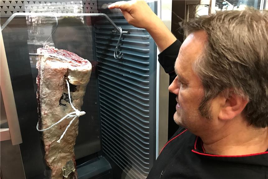 Grillen braucht Zeit und Leidenschaft für das Fleisch Dry Aged Beef liegt gerade schwer im Trend.