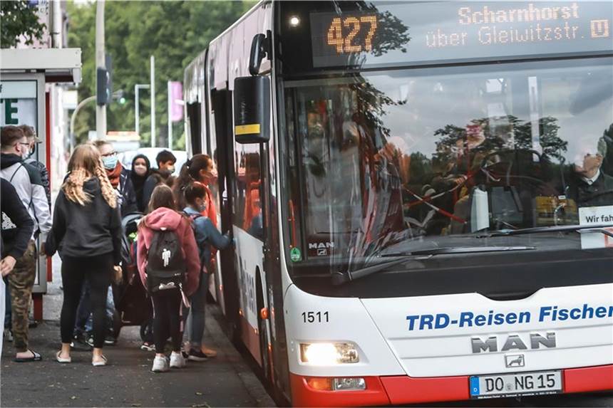 „Schüler bestmöglich verteilen“: DSW21 erweitert den Fahrplan DSW21 erweitert sein Busangebot, wenn ab dem 15.3. alle Jahrgänge wieder in den Schulen unterrichtet werden.