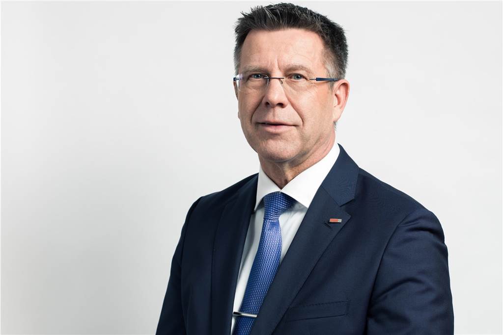 Mehr Bahnen, neue Busfahrer – so will DSW21 vorankommen DSW21-Vorstandsvorsitzender Guntram Pehlke ist mit dem Geschäftsjahr 2019 "extrem zufrieden".