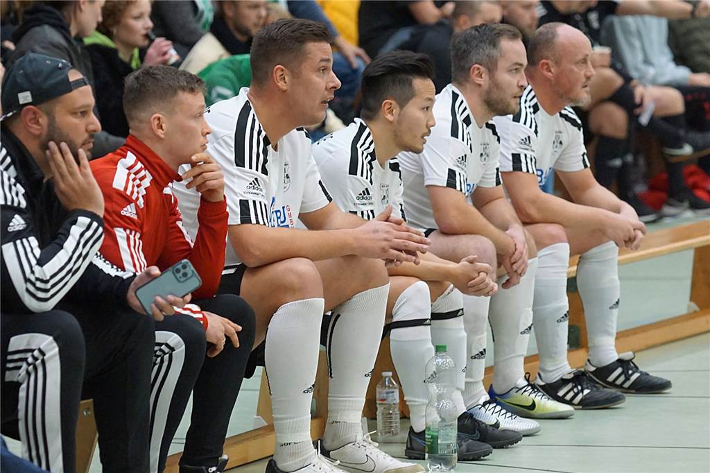 Neuer Schwung für SV Afferde: Wirbelwind-Kicker kommt vom Königsborner SV Duc Thanh Tran (3.vr.) saß schon bei den Unnaer Stadtmeisterschaften für den SV Afferde auf der Bank und kam zum Einsatz.