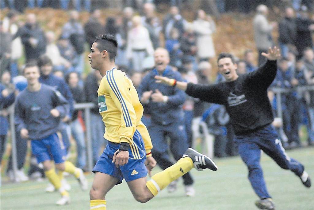 Im Topspiel: Spvg Schwerin gewann heftiges Derby bei Wacker Obercastrop Duellierten sich 2007 in der Erin-Kampfbahn: Wacker Obercastrop (weiße Trikots) und die Spvg Schwerin.