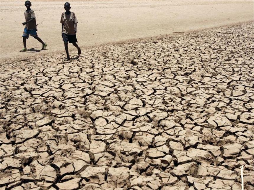 EU kämpft in Paris hart für ehrgeizige Klimaziele Dürre und Hunger in Kenia: Experten sehen auch im Klimawandel Gründe für die Flüchtlingsströme. Foto: Stephen Morrison/Archiv