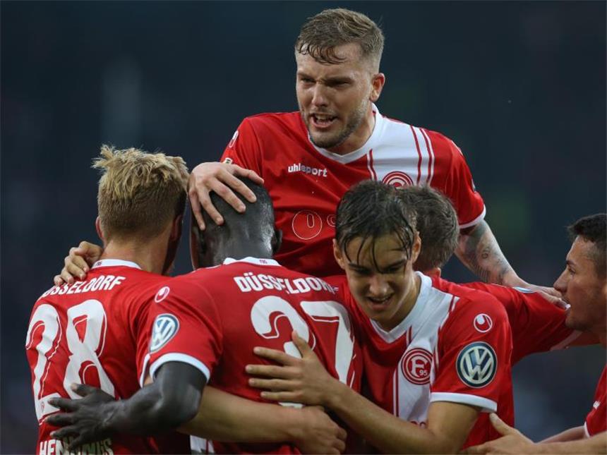 Düsseldorf siegt in Bielefeld - Hennings trifft doppelt Düsseldorf benötigte gegen Bielefeld die Verlängerung zum Einzug in die 2. Runde. Foto: Friso Gentsch