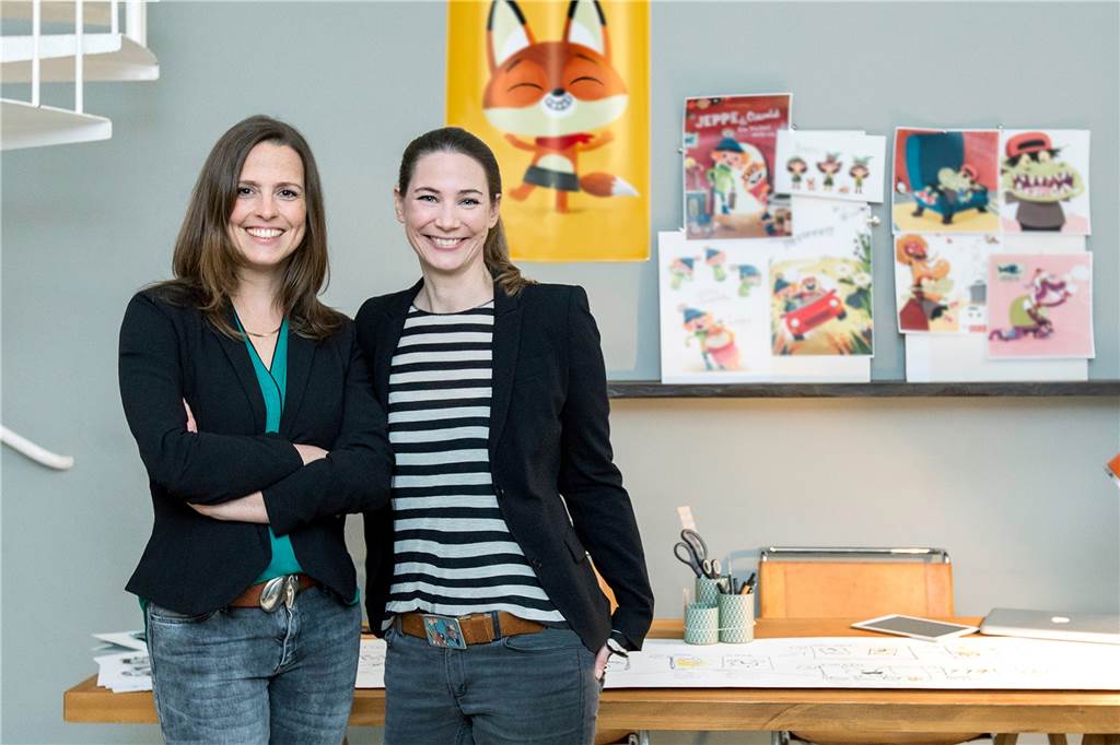 Eva Mesken aus Stadtlohn erobert mit Wichtelwelten die Kinderzimmer Dully & Dax: Susanne Dully (r.) und Eva Dax alias Eva-Maria Mesken (l.)