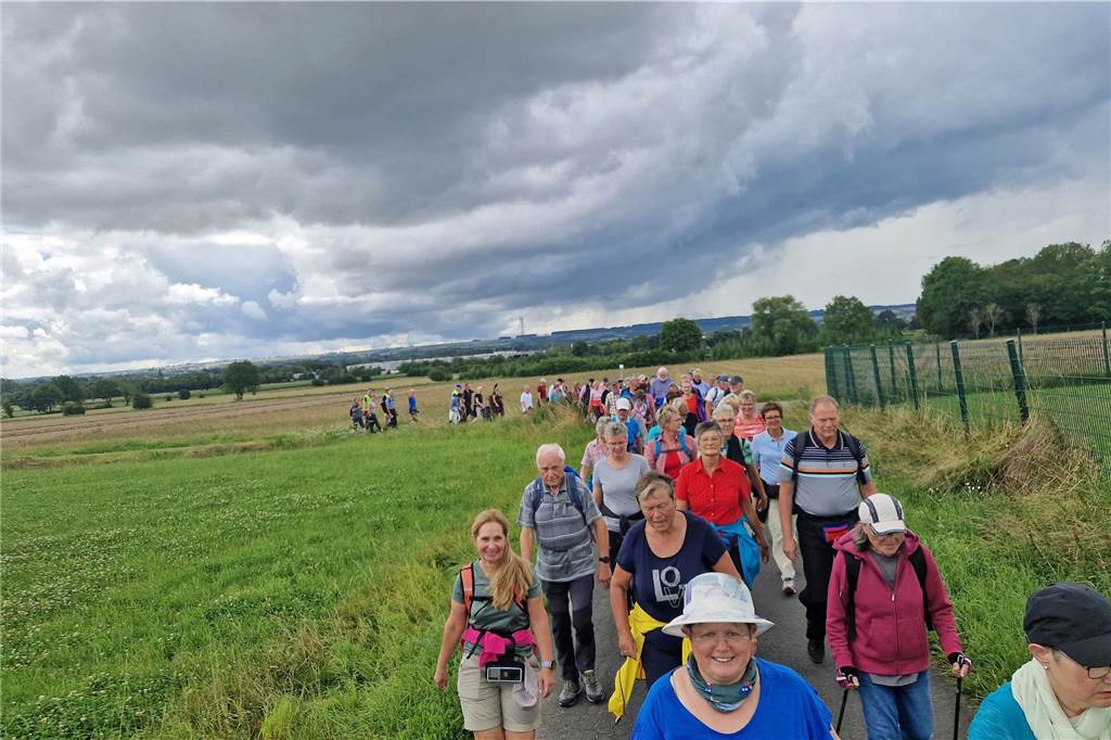 Dunkle Wolken kündigten am Sonntagmittag das Unwetter an.
