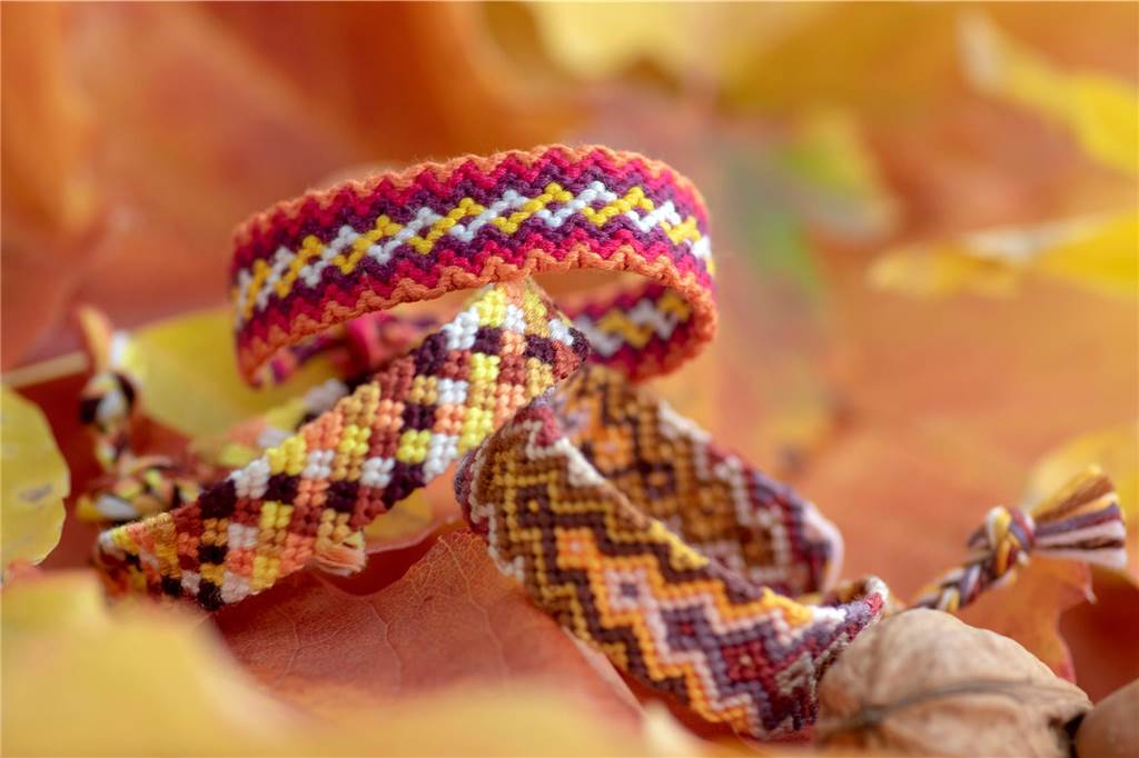Warmes Material an kalten Tagen: Das kann man mit Wolle machen selbst gewebtes armband