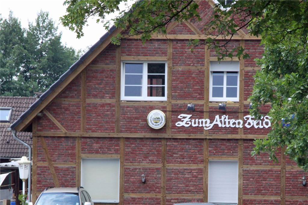 Idyllisch, stadtnah oder sportlich: Biergärten in Selm, Olfen und Nordkirchen Durch das kühle Wetter am Abend hat der Biergarten des Restaurants „Zum Alten Feld“ noch eher wenige Gäste.