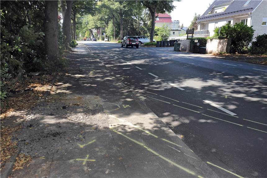 17-Jähriger prallt in Unna mit Auto gegen Laterne Durch den Aufprall des Autos wurde eine Straßenlaterne an der Morgenstraße so stark beschädigt, dass sie umfiel und entfernt werden musste.