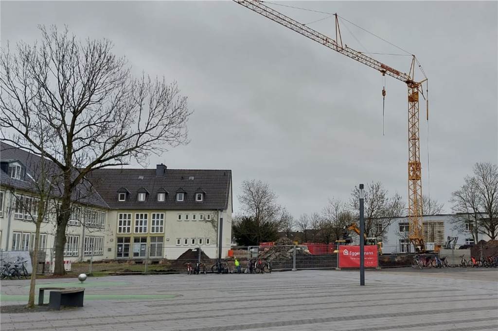 Grundschulkapazitäten: „Dafür werden wir Geld in die Hand nehmen“ Durch den Erweiterungsbau an der Overbergschule erhofft sich die Stadtspitze eine Erhöhung der Raumkapazitäten, auch mit Blick auf eine mögliche Fünfzügigkeit der Schule.