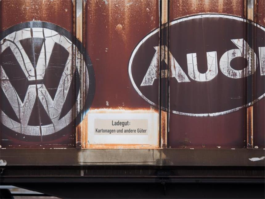 Bis zu 10.000 Euro Prämie für alte Diesel Durch den Kaufanreiz soll die Abgasbelastung durch giftige Stickoxide reduziert werden, die in mehreren Großstädten für ein Fahrverbot von Dieseln sorgen könnten. Foto: Julian Stratenschulte
