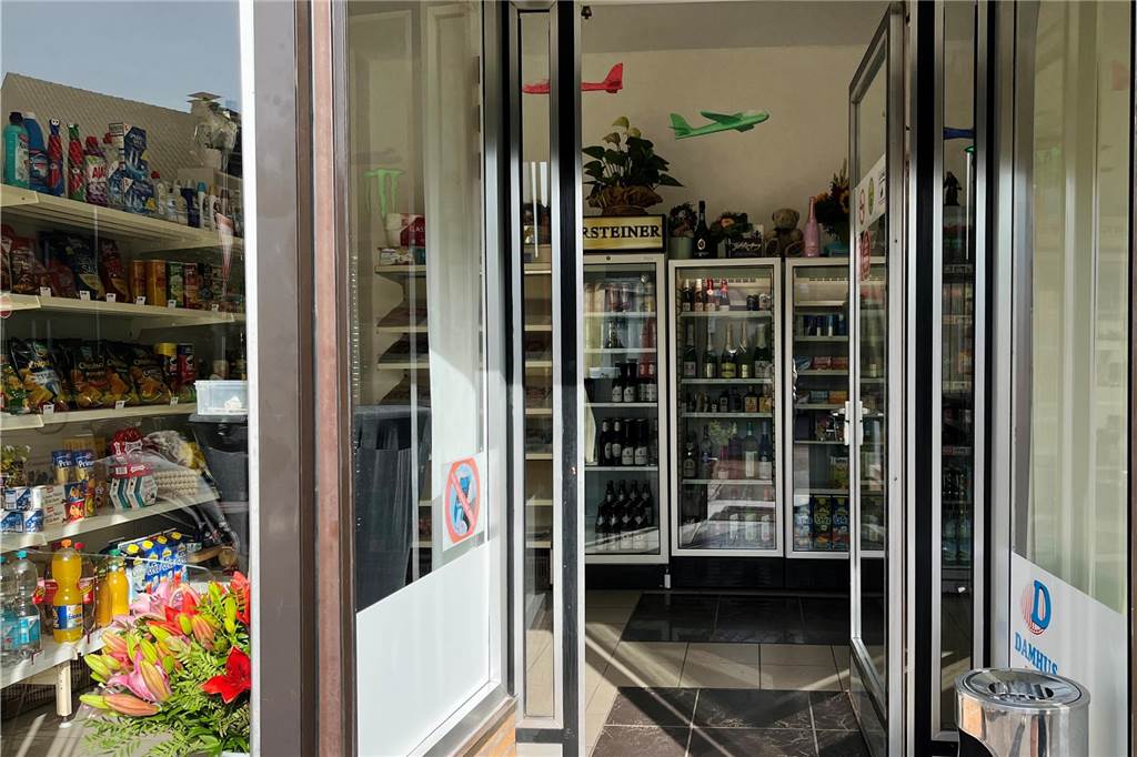 Kathrin’s Kiosk neu eröffnet: „Abends taten meine Füße weh vom Stehen“ Durch den Umbau ist der Kiosk deutlich heller geworden als vorher.