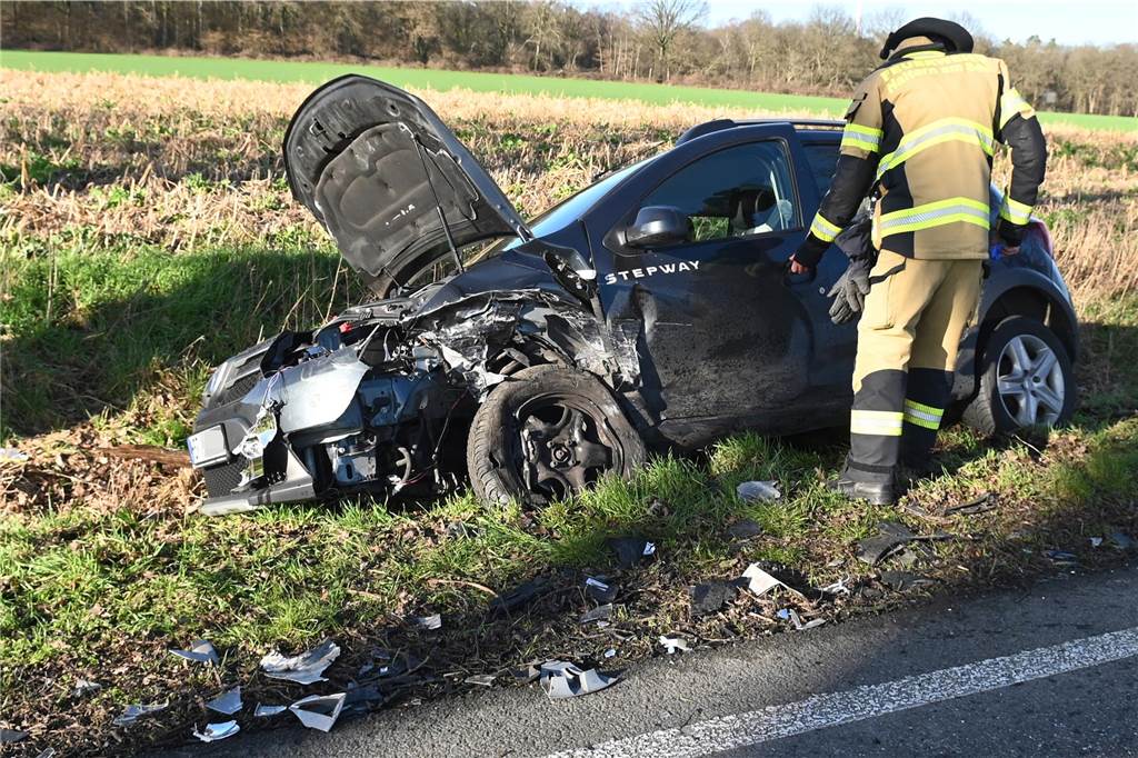 Schwerer Unfall auf der B58 zwischen Haltern und Lippramsdorf Durch den Unfall auf der B58 haben sich zwei Menschen leicht verletzt.