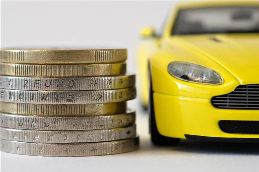 Durch den Wechsel der Kfz-Versicherung können Senioren Geld sparen. Foto: Andrea Warnecke