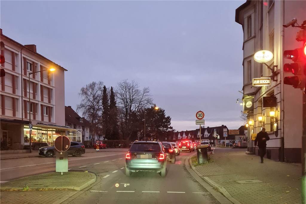 Durch die Temporeduzierung ist es für Fußgänger leichter geworden, die Bebelstraße zu überqueren - auch wenn es gerade keine Staus gibt.