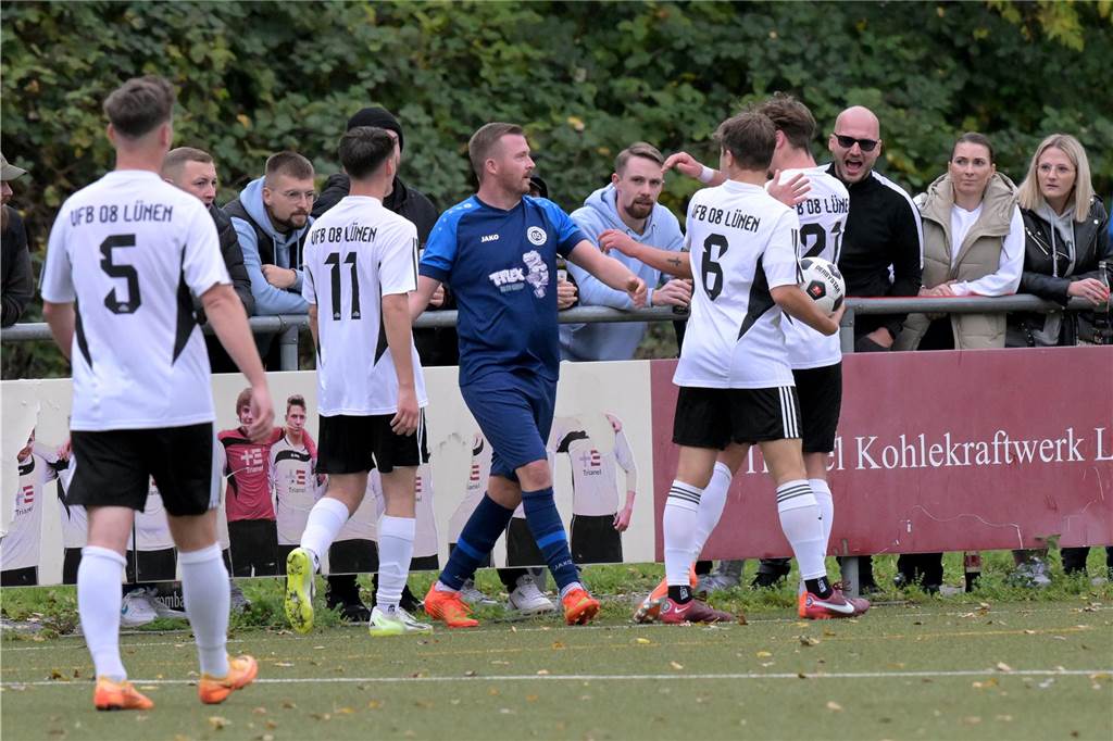 Durch ein Tor in der Nachspielzeit sicherte sich der BV Lünen im Derby beim VfB Lünen noch einen Punkt.