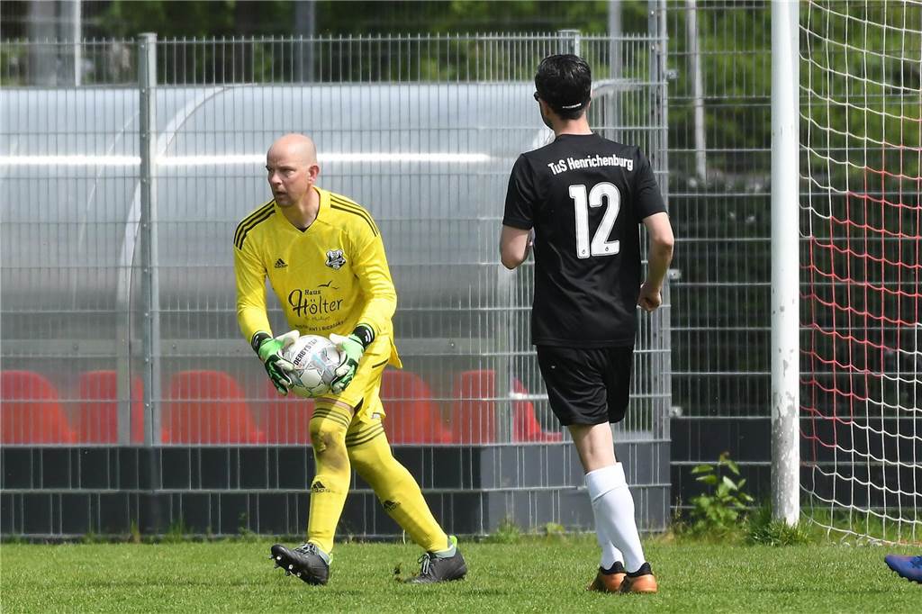 Durch einen 4:1-Sieg gegen die SG Horneburg II bleibt der TuS Henrichenburg III in der Kreisliga C4 Recklinghausen Zweiter mit Aufstiegs-Chance.