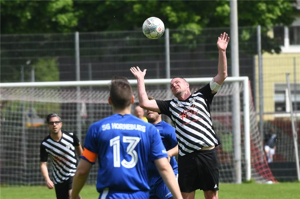 Durch einen 4:1-Sieg gegen die SG Horneburg II bleibt der TuS Henrichenburg III in der Kreisliga C4 Recklinghausen Zweiter mit Aufstiegs-Chance.