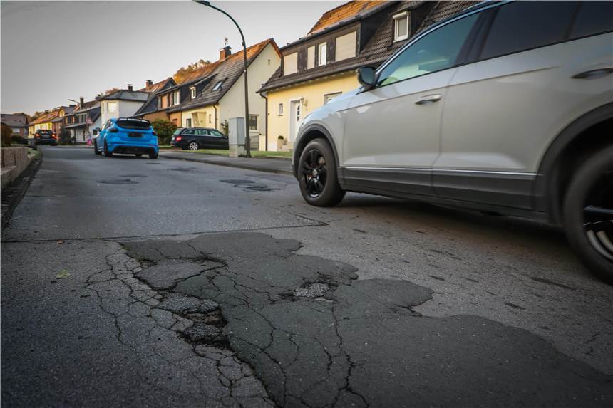Gestohlene Autos, Drogen, kein Führerschein und eine Verfolgungsfahrt Durch Hangeney (im Bild der Osulfweg) ging die nächtliche Verfolgungsfahrt (Symbolbild).