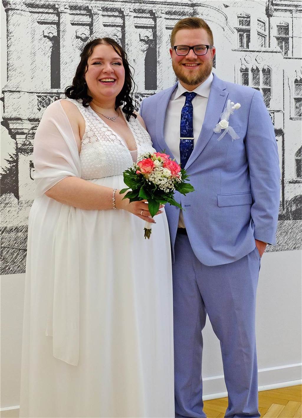 Hochzeiten im April in Recklinghausen: Es knisterte schon beim allerersten Treffen Die Eheleute Vivian Ulbrich und Waldemar Keberlein nach ihrer Trauung im Standesamt in Recklinghausen
