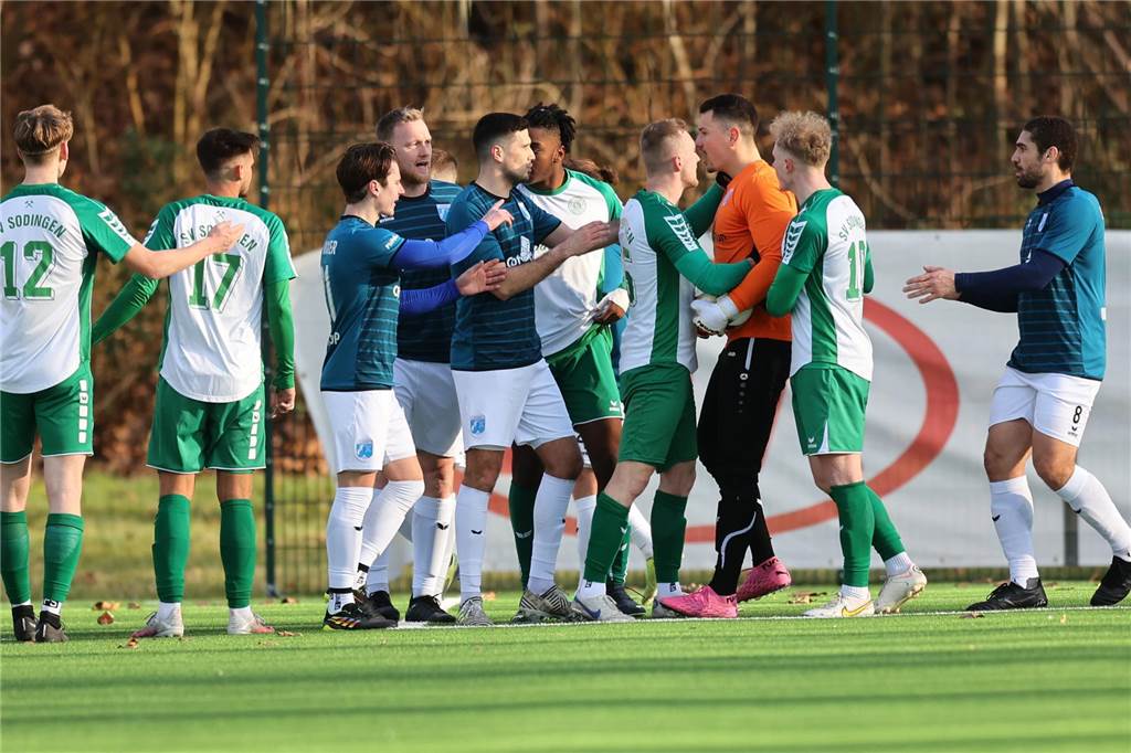 Durch jeweils zwei Tore von Kevin Holz und Elvis Shala setzte sich in der Westfalenliga der SV Wacker Obercastrop mit 4:0 gegen den SV Sodingen durch.