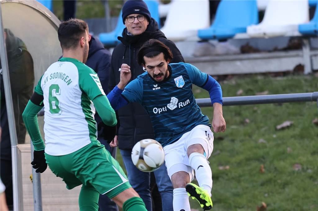 Durch jeweils zwei Tore von Kevin Holz und Elvis Shala setzte sich in der Westfalenliga der SV Wacker Obercastrop mit 4:0 gegen den SV Sodingen durch.