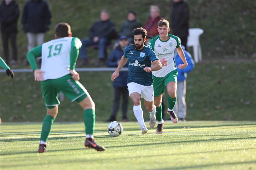 Durch jeweils zwei Tore von Kevin Holz und Elvis Shala setzte sich in der Westfalenliga der SV Wacker Obercastrop mit 4:0 gegen den SV Sodingen durch.