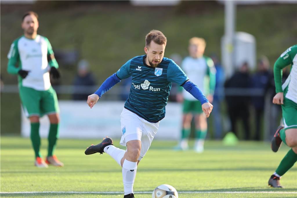 Durch jeweils zwei Tore von Kevin Holz und Elvis Shala setzte sich in der Westfalenliga der SV Wacker Obercastrop mit 4:0 gegen den SV Sodingen durch.
