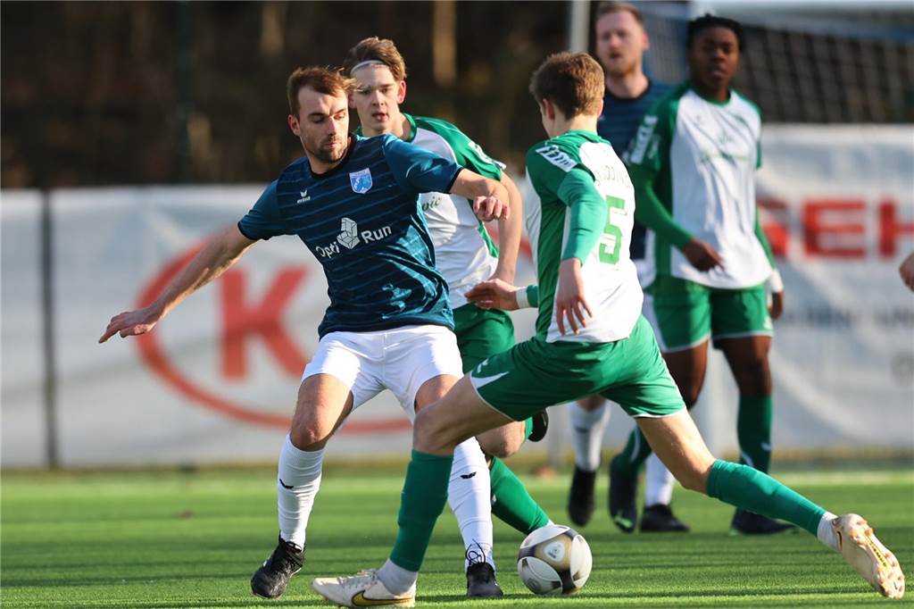 Durch jeweils zwei Tore von Kevin Holz und Elvis Shala setzte sich in der Westfalenliga der SV Wacker Obercastrop mit 4:0 gegen den SV Sodingen durch.