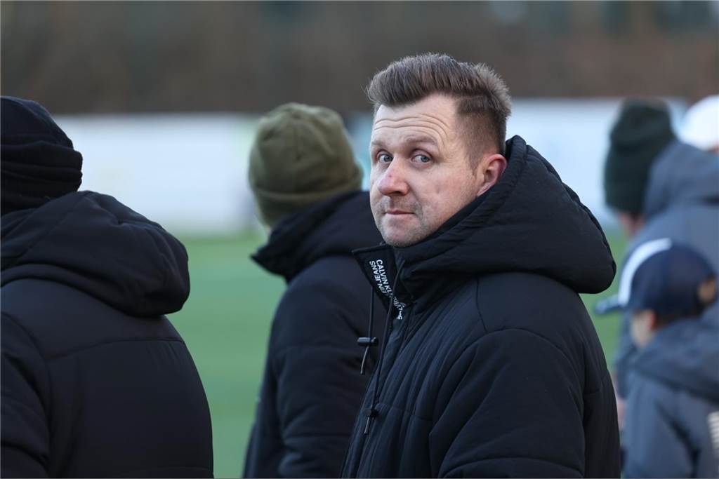 Durch jeweils zwei Tore von Kevin Holz und Elvis Shala setzte sich in der Westfalenliga der SV Wacker Obercastrop mit 4:0 gegen den SV Sodingen durch.