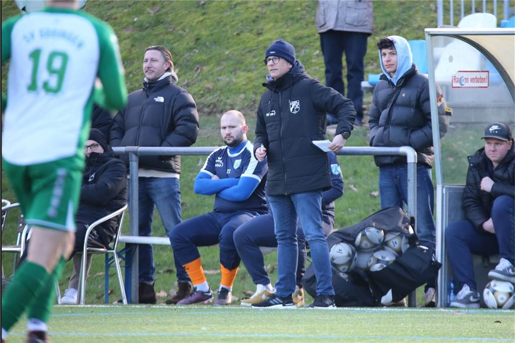 Durch jeweils zwei Tore von Kevin Holz und Elvis Shala setzte sich in der Westfalenliga der SV Wacker Obercastrop mit 4:0 gegen den SV Sodingen durch.