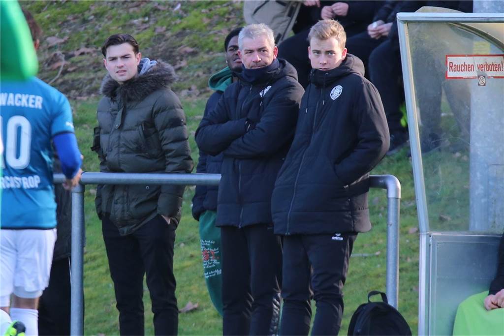 Durch jeweils zwei Tore von Kevin Holz und Elvis Shala setzte sich in der Westfalenliga der SV Wacker Obercastrop mit 4:0 gegen den SV Sodingen durch.
