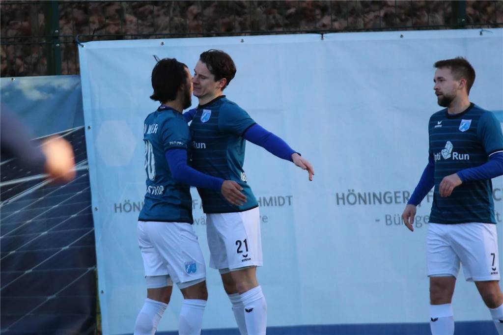 Durch jeweils zwei Tore von Kevin Holz und Elvis Shala setzte sich in der Westfalenliga der SV Wacker Obercastrop mit 4:0 gegen den SV Sodingen durch.